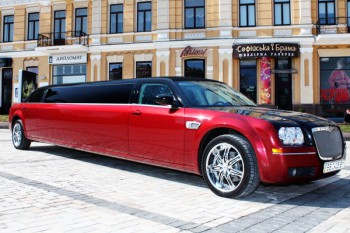 Chrysler 300C Limo Red красный лимузин