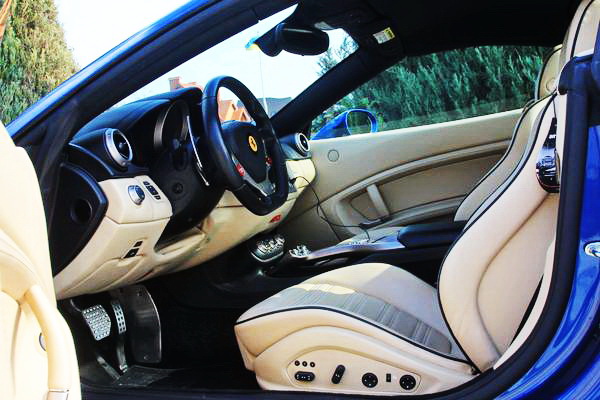 Ferrari California 2012 год аренда спорткар на прокат с водителем на свадьбу съемки