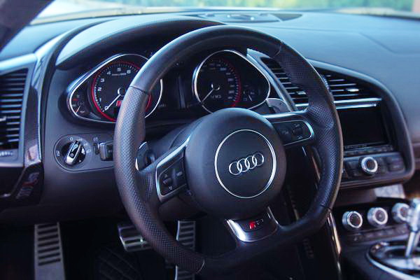  Audi R8 заказать на прокат спорткар ауди с водителем тест драйв для фото