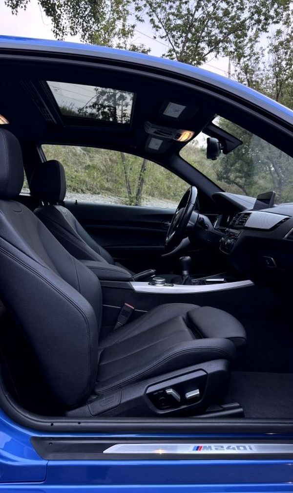 BMW 240i синя з водієм для фотосесії в Києві 