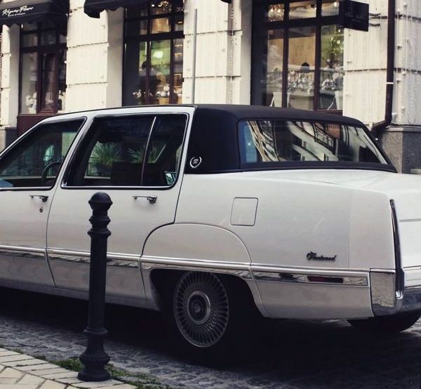 Cadillac Fleetwood белый аренда ретро авто на свадьбу