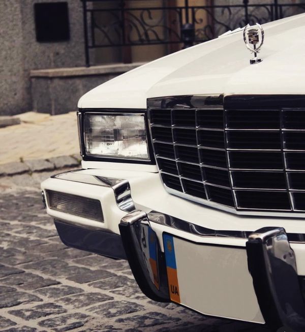 Cadillac Fleetwood белый аренда ретро авто на свадьбу