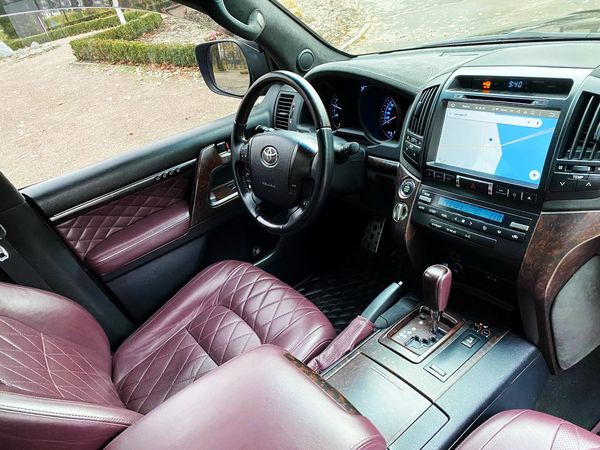 Toyota Land Cruiser 200 черный прокат аренда с водителем без водителя