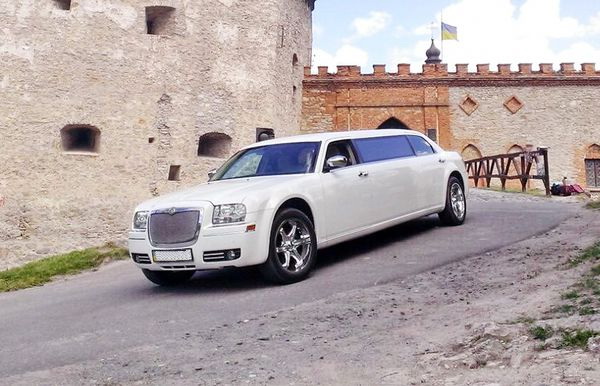 Chrysler 300C Disco белый арендовать лимузин