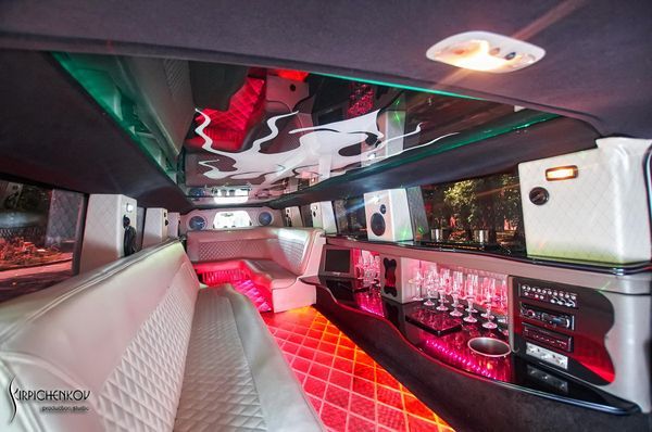 Аренда лимузина Hummer H2 classic Limo white на свадьбу