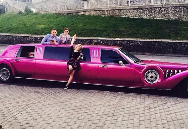 Limuzin Excalibur Phantom розовый лимузин прокат аренда
