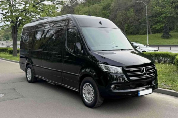 Микроавтобус Mercedes Sprinter VIP черный заказать на прокат с водителем 