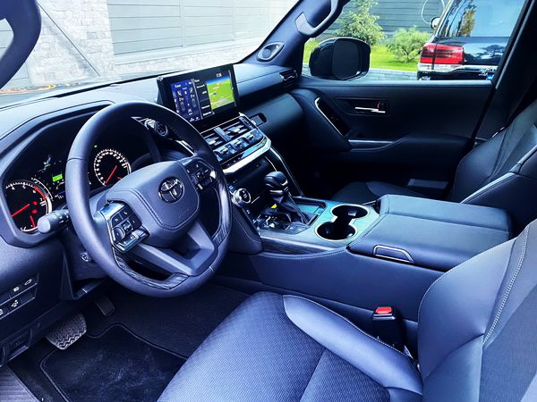 Аренда внедорожника Toyota Land Cruiser 300 новый