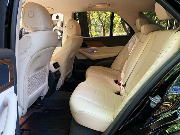 Bнедорожник Mercedes GLE 300d аренда на свадьбу с водителем без водителя