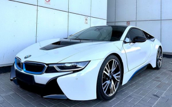 Прокат BMW I8 спорткара без водителя с водителем на фото съемки свадьбу код 194