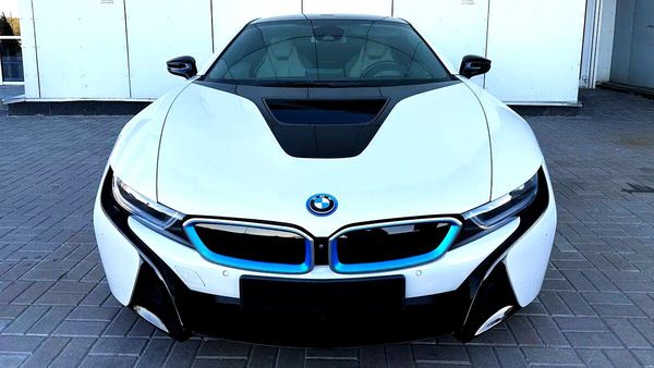 Прокат BMW I8 спорткара без водителя с водителем на фото съемки свадьбу код 194