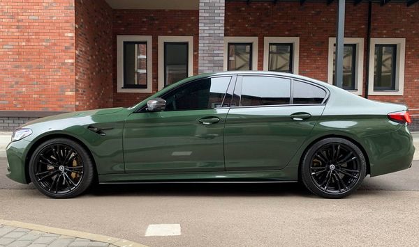BMW M5 аренда прокат авто на свадьбу съемки с водителем без водителя