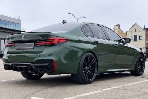BMW M5 аренда прокат авто на свадьбу съемки с водителем без водителя