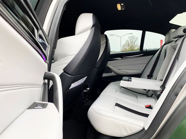 BMW M5 аренда прокат авто на свадьбу съемки с водителем без водителя