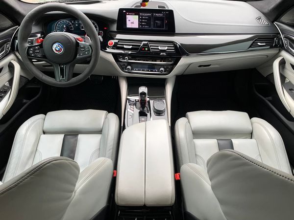 BMW M5 аренда прокат авто на свадьбу съемки с водителем без водителя