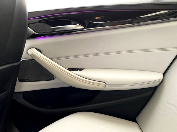 BMW M5 аренда прокат авто на свадьбу съемки с водителем без водителя