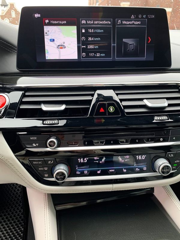 Оренда BMW M5 для весільної зйомки з водієм та без водія