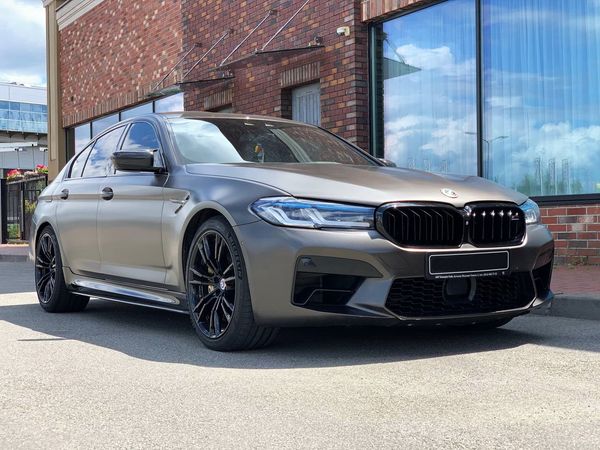 BMW M5 аренда прокат авто на свадьбу съемки с водителем без водителя