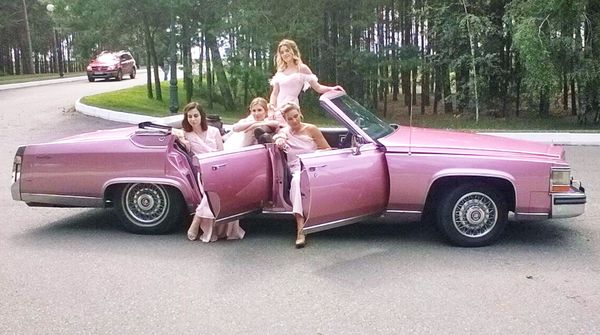 Cadillac Fleetwood розовый кабриолет