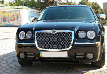 Chrysler 300C черный заказать на прокат в Киеве