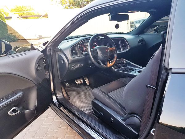 Dodge Challenger RT 2018 года 5.7 л прокат аренда авто