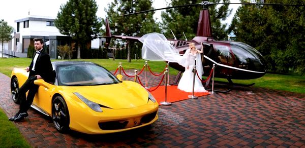 Аренда спорткар Ferrari 458 Italia Daytona для съемки фотосессии свадьбы