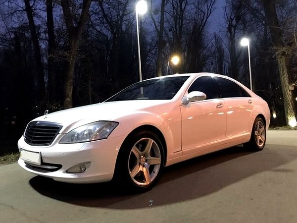 Mercedes Benz W221 S500 белый заказать мерседес с водителем на свадьбу в Киеве