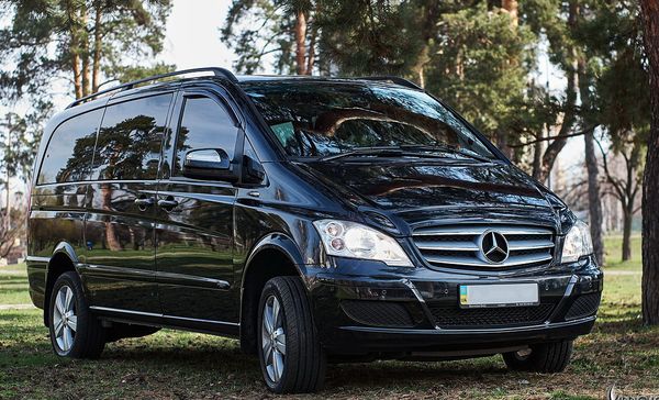 Mercedes Viano черный заказать на прокат микроавтобус с водителем вип трансфер киев