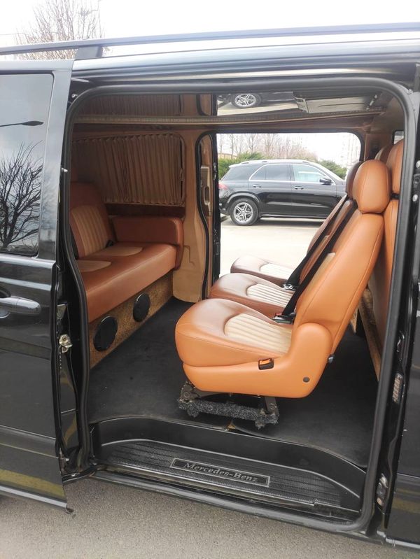 Mercedes Vito черный 8 мест аренда микроавтобус на заказ