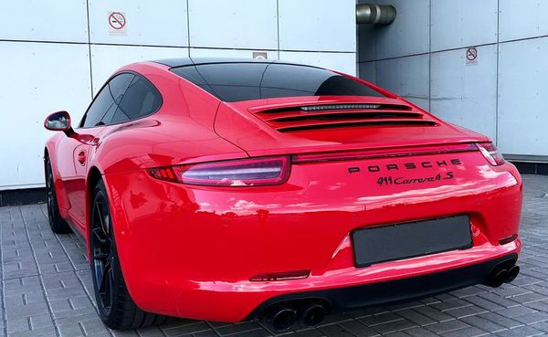 Porsche 911 Carrera 4S красный с водителем аренда авто на свадьбу съемки трансфер