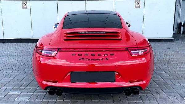 Porsche 911 Carrera 4S красный с водителем аренда авто на свадьбу съемки трансфер