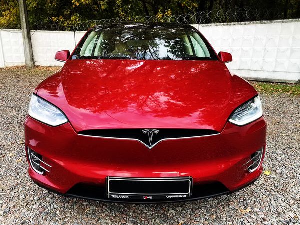 Tesla Model X 75D прокат аренда с водителем без водителя