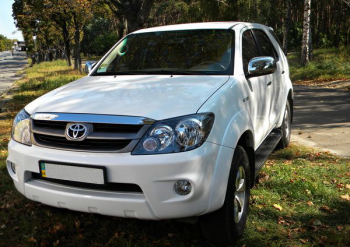 Toyota Fortuner белый аренда белый джип на прокат с водителем