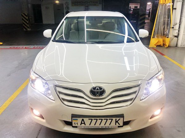 Toyota Camry белая V40 аренда с водителем в киев