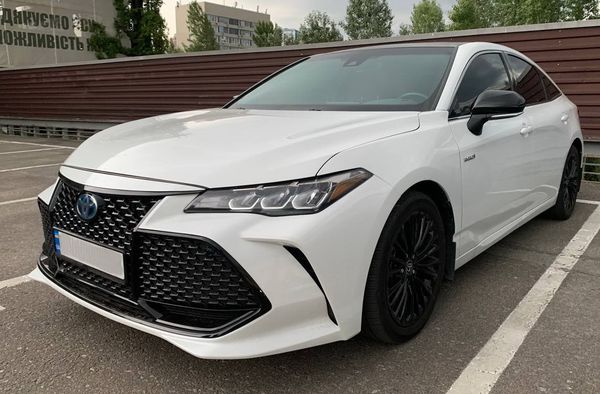 Toyota Avalon белая арендовать авто на свадьбу