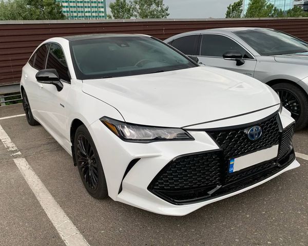 Toyota Avalon белая арендовать авто на свадьбу