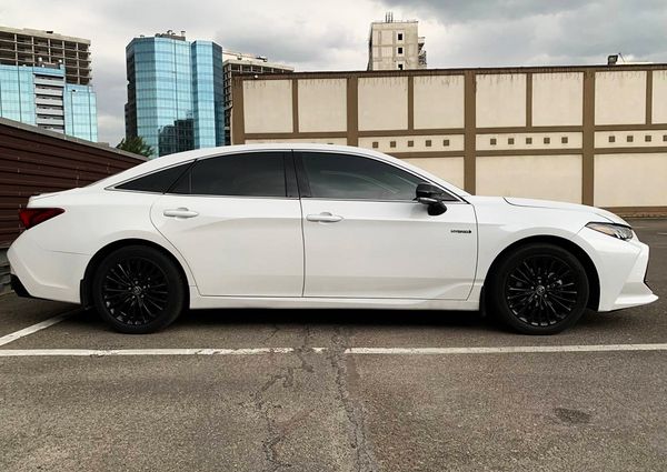 Toyota Avalon белая арендовать авто на свадьбу