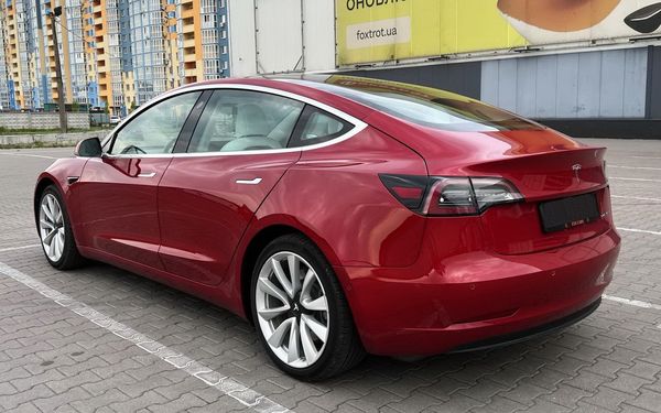 Tesla Model 3 75D єлектрокар прокат аренда с водителем без водителя