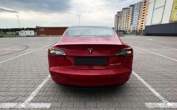 Tesla Model 3 75D єлектрокар прокат аренда с водителем без водителя