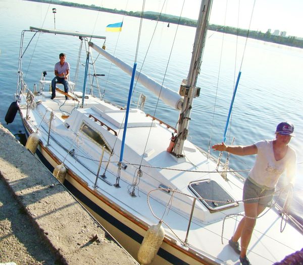 Аренда парусной яхты Лана прокат яхты в Киеве на Днепре на день рождения