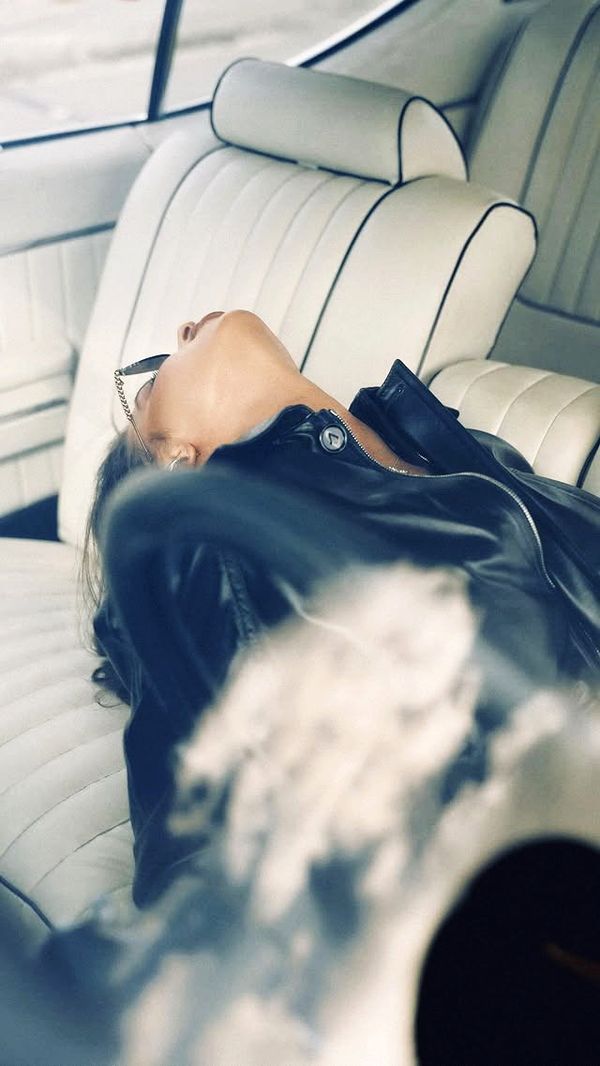 Buick Skylark Custom напрокат в Києві Катерина Усік на фото зйомку