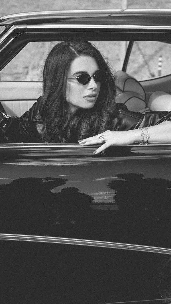 Buick Skylark Custom напрокат в Києві Катерина Усік на фото зйомку