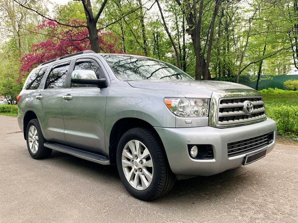  Toyota Sequoia серебристая прокат аренда внедорожник на свадьбу автопрокат киев