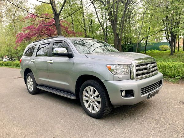  Toyota Sequoia серебристая прокат аренда внедорожник на свадьбу автопрокат киев