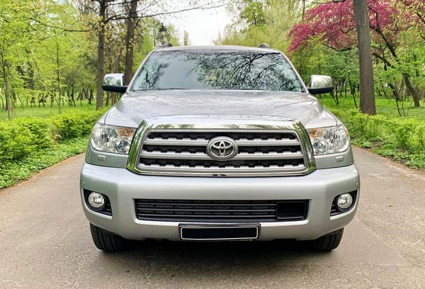  Toyota Sequoia серебристая прокат аренда внедорожник на свадьбу автопрокат киев