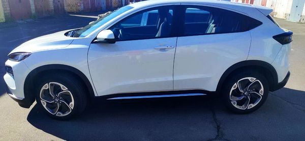 Позашляховик Honda eNS1 біла на весілля — оренда у Києві 