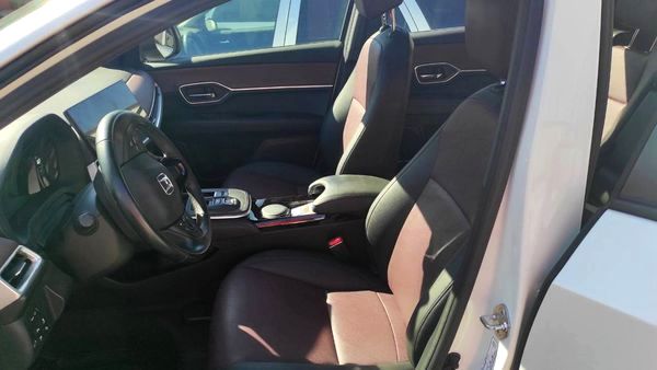 Позашляховик Honda eNS1 біла на весілля — оренда у Києві 