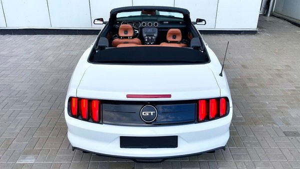 Ford Mustang GT белый на свадьбу прокат аренда кабриолет с водителем на свадьбу