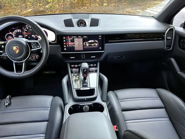 Porsche Cayenne серый заказать в аренду с водителем прокат без водителя джип