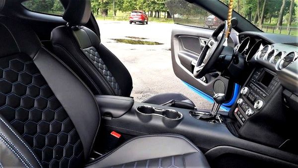 Ford Mustang купе голубой заказать на прокат с водителем